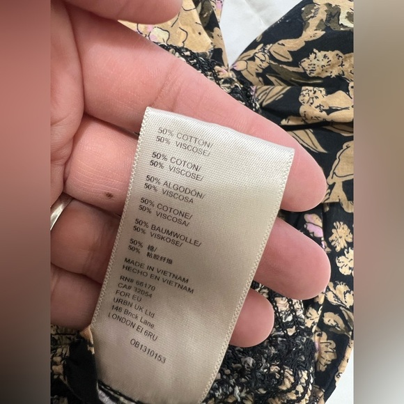 Free people shoulder off floral East To West Smocked Top size XS - Picture 7 of 9